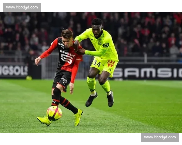 鏖战九十分钟攻防博弈精彩呈现足球比赛全景回顾与关键瞬间解析